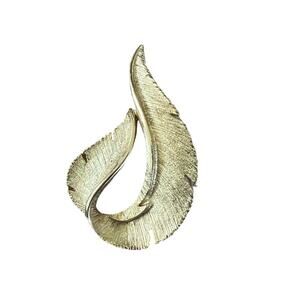 Vintage Goldtone Swooping Feather Brooch/Pin